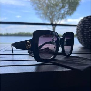 Gucci oversized sunglasses